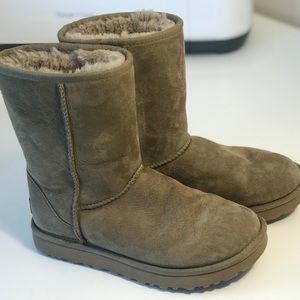 Women’s size 6 UGG boots
